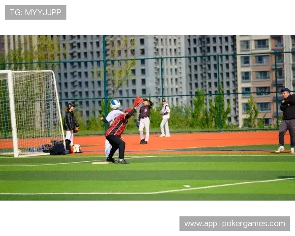 宁波工程学院风华校区田径场成慢投垒球赛事举办地